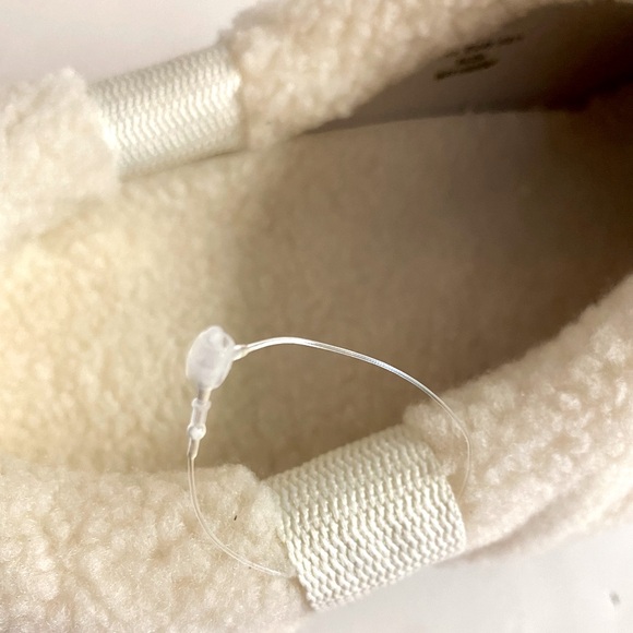 NWOT Hunter Vegan Shearling comfort lined clogs.In Excellent condition.Size 11 - Picture 13 of 13